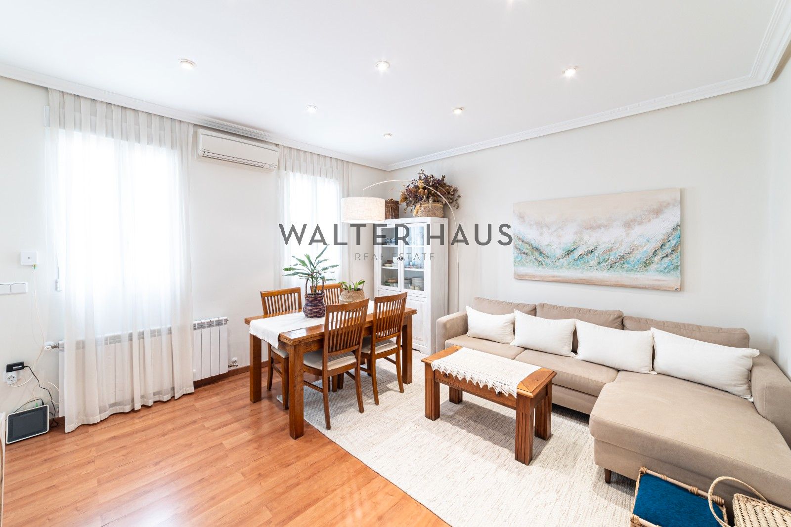 Living room of Flat for sale in  Madrid Capital  with Air Conditioner, Heating and Furnished