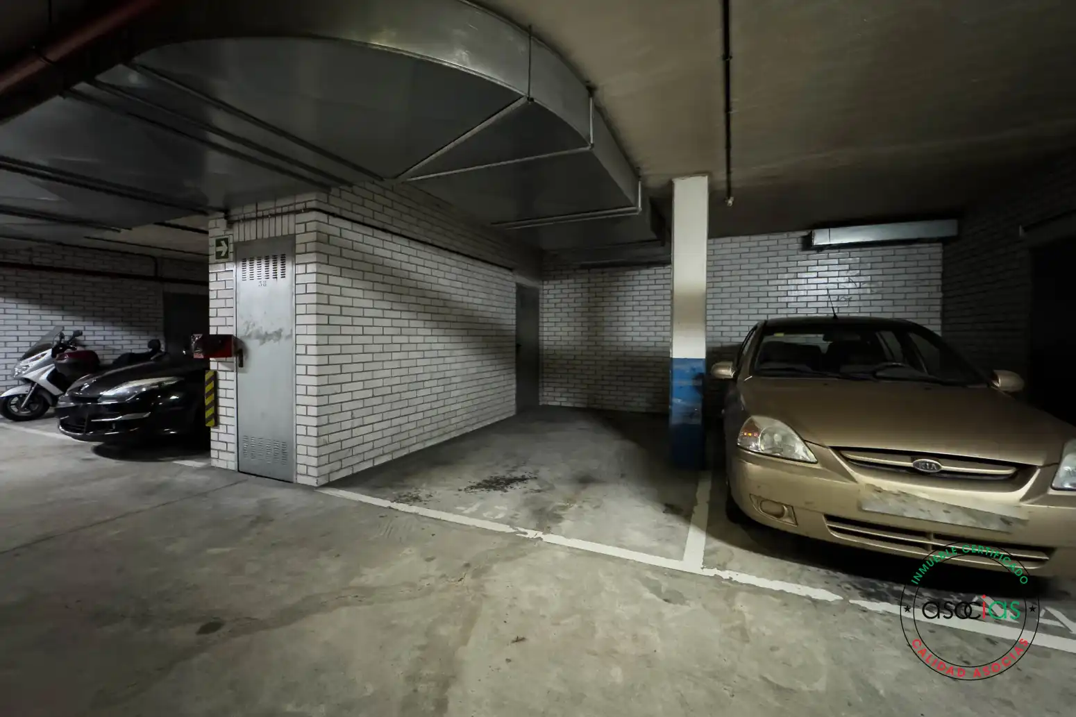 Parking de Piso en venta en Gijón  con Calefacción, Terraza y Trastero