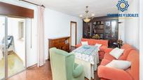 Living room of Flat for sale in  Granada Capital  with Terrace and Balcony