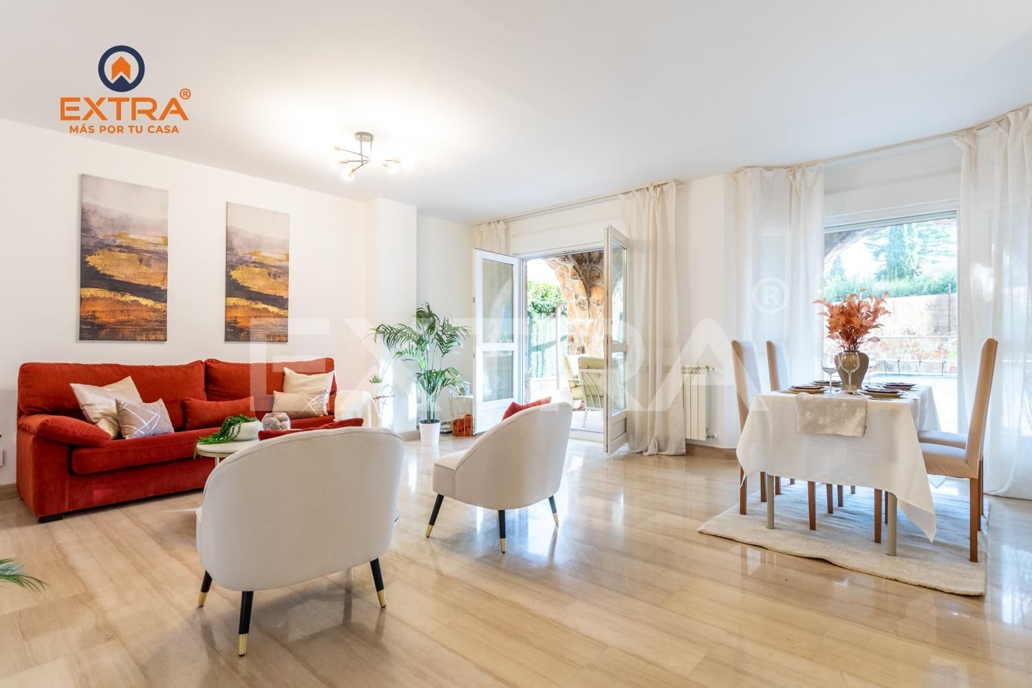 Sala d'estar de Casa o xalet en venda en Guadalix de la Sierra amb Aire condicionat, Calefacció i Jardí privat