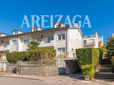 Casa amb balcó en venda a Calle Karmele Saint-Martin