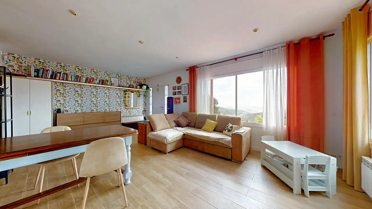Sala d'estar de Casa o xalet en venda en Arenys de Munt amb Calefacció, Jardí privat i Terrassa