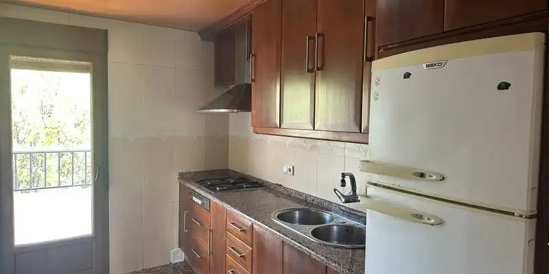 Cuina de Casa adosada en venda en Villanueva del Trabuco amb Aire condicionat, Terrassa i Traster