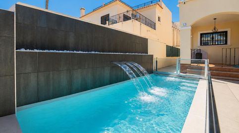 BONITO ADOSADO REFORMADO CON PISCINA PRIVADA EN SECTOR 25  TORREVIEJA  4 HAB, 2 BAÑOS, SOLEADO.