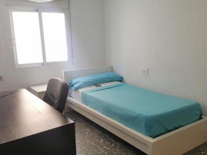 Bedroom of Apartment to share in  Murcia Capital  with Oven, Washing machine and Microwave