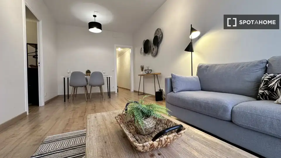 Piso con terraza en alquiler en Eixample