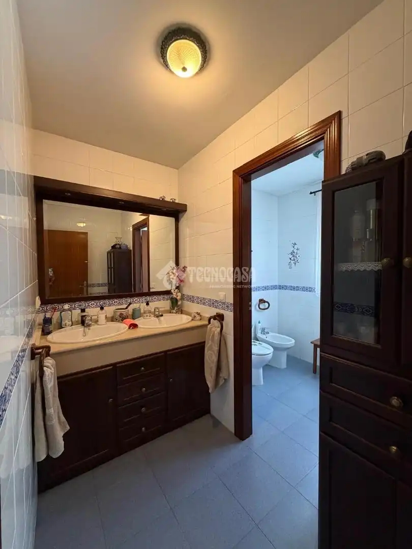 Bathroom of Detached homes for sale in Utrera  with Air Conditioner and Community pool