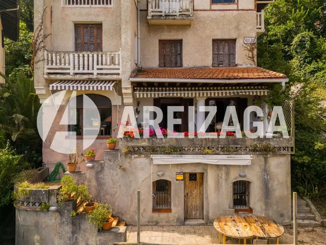 Vista exterior de Casa o xalet en venda en Donostia - San Sebastián  amb Calefacció, Jardí privat i Terrassa