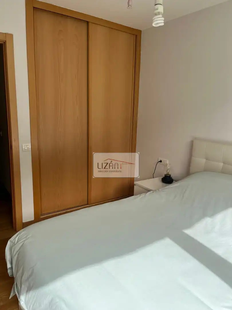 Schlafzimmer von Wohnung zum Verkauf in Oviedo  mit Heizung, Parkett und Abstellraum