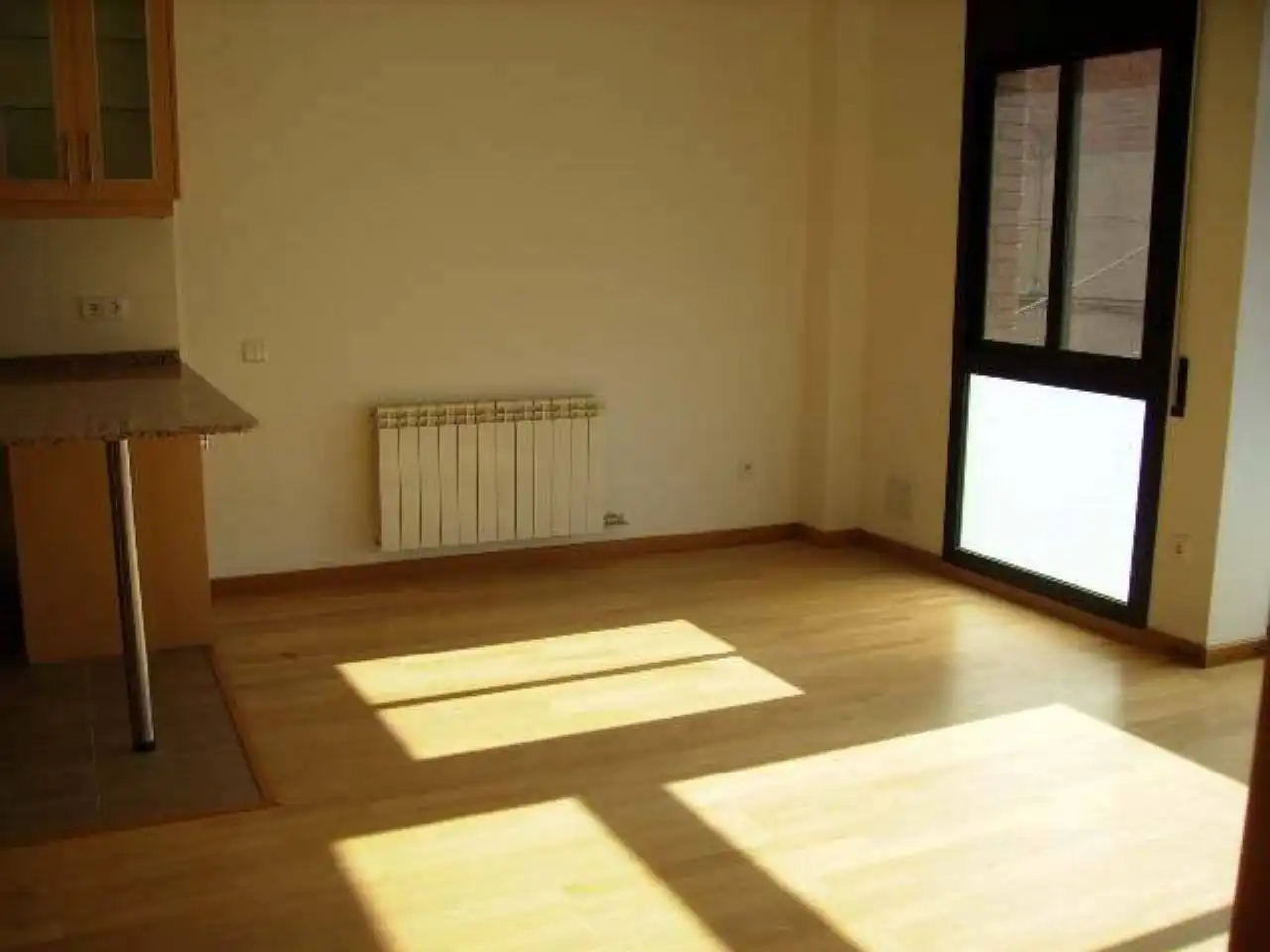 Living room of Flat for sale in Terrassa  with Heating, Parquet flooring and Balcony