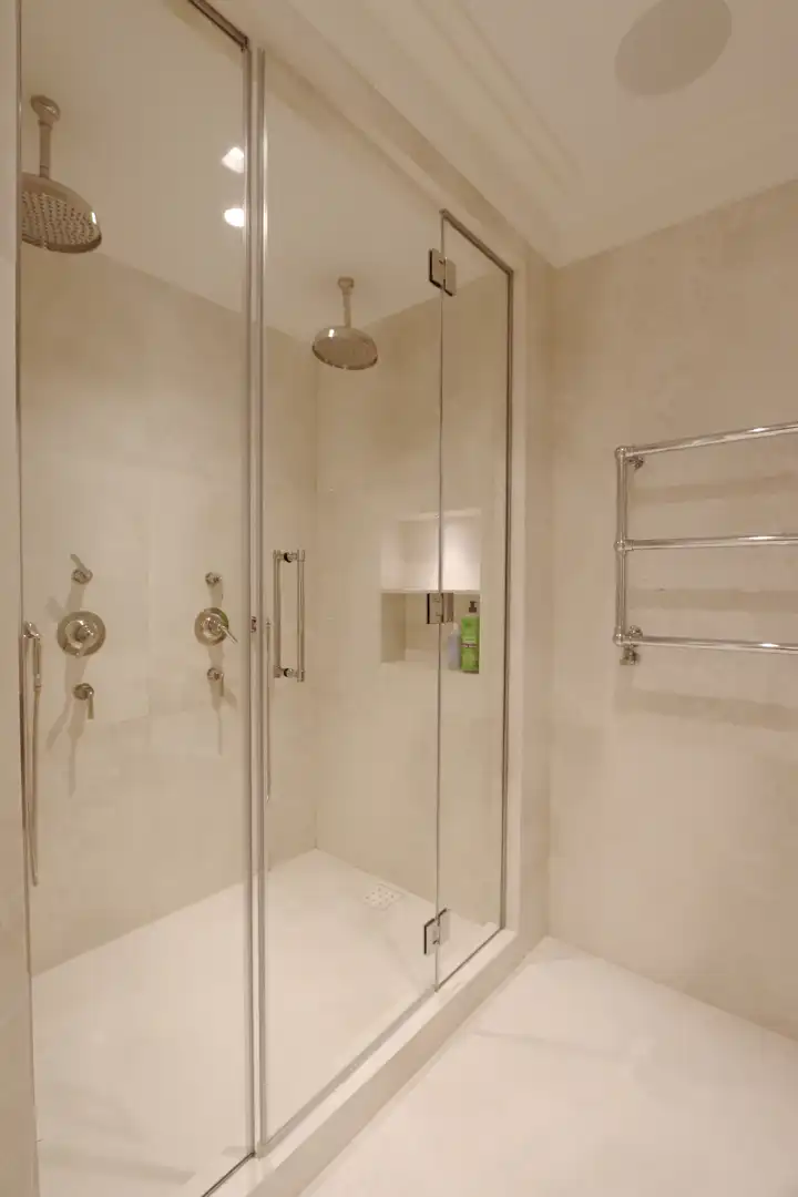 Bathroom of Flat for sale in Madrid  with Air Conditioner, Heating and Parquet flooring