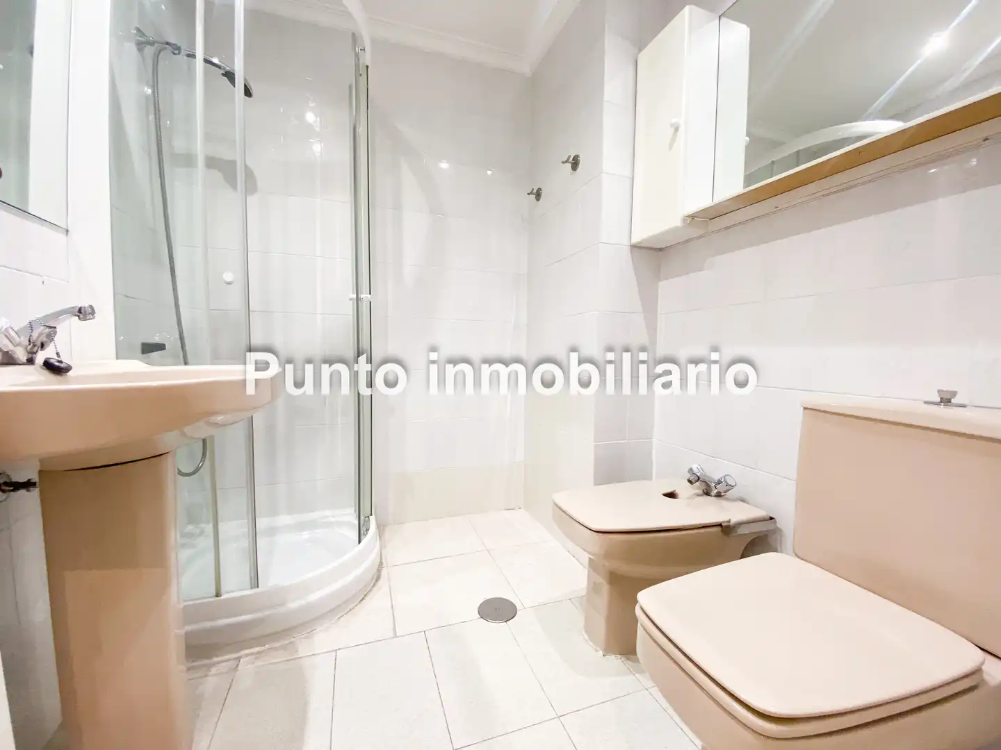 Baño de Piso de alquiler en Valladolid con Aire acondicionado, Calefacción y Parquet