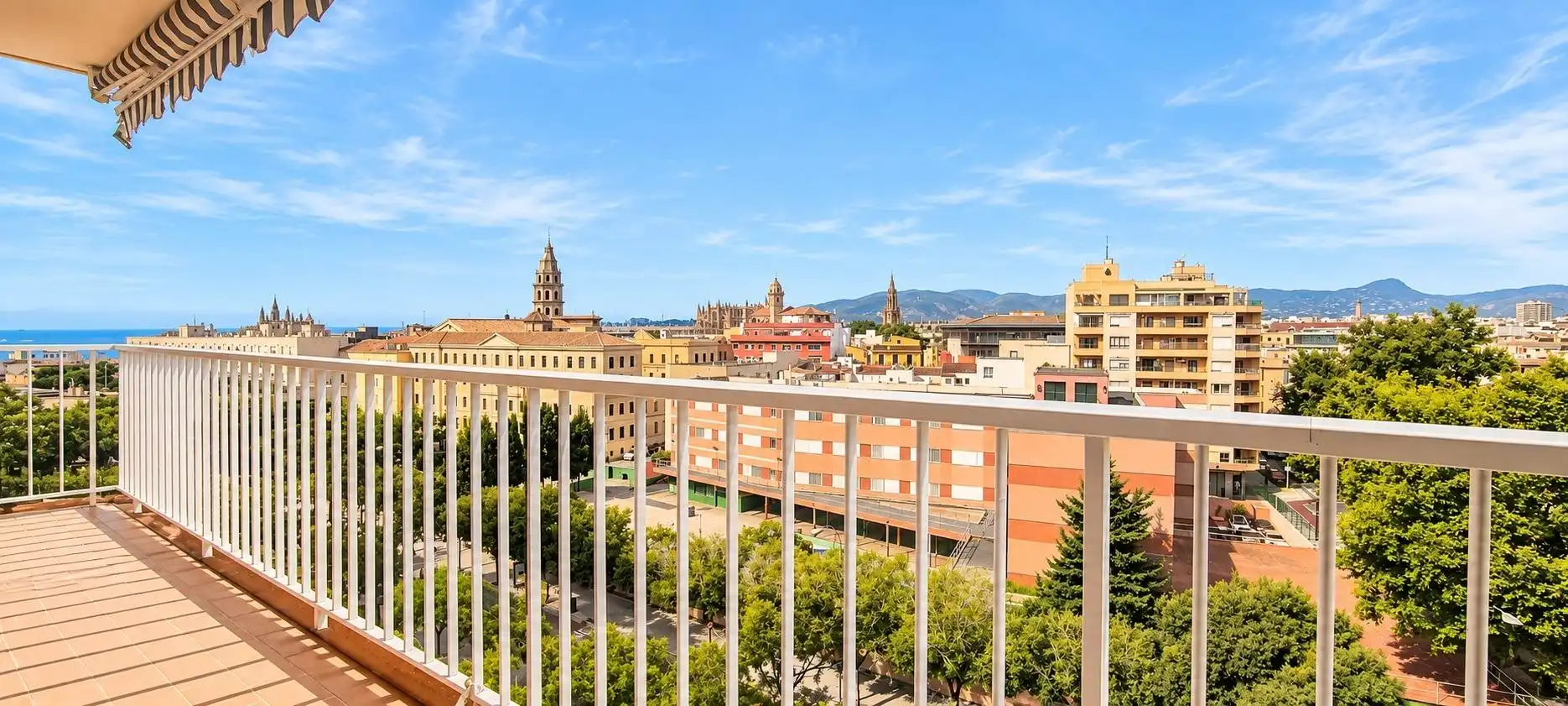 Exterior view of Flat for sale in Llevant