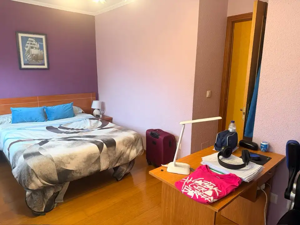 Habitación de Casa adosada en venta en Torrelavega  con Calefacción, Parquet y Terraza