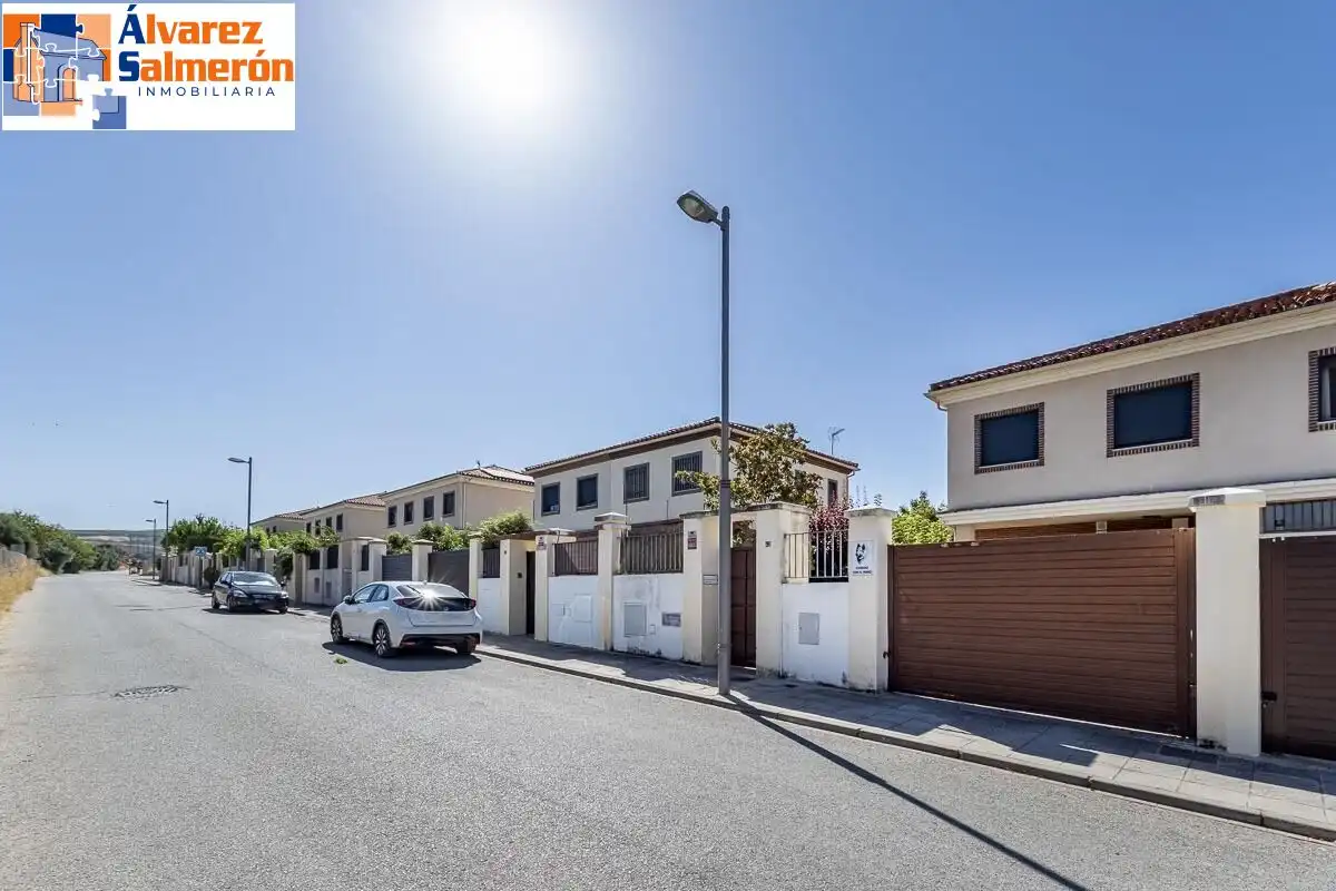 Vista exterior de Casa o chalet en venta en Albolote con Aire acondicionado, Calefacción y Jardín privado