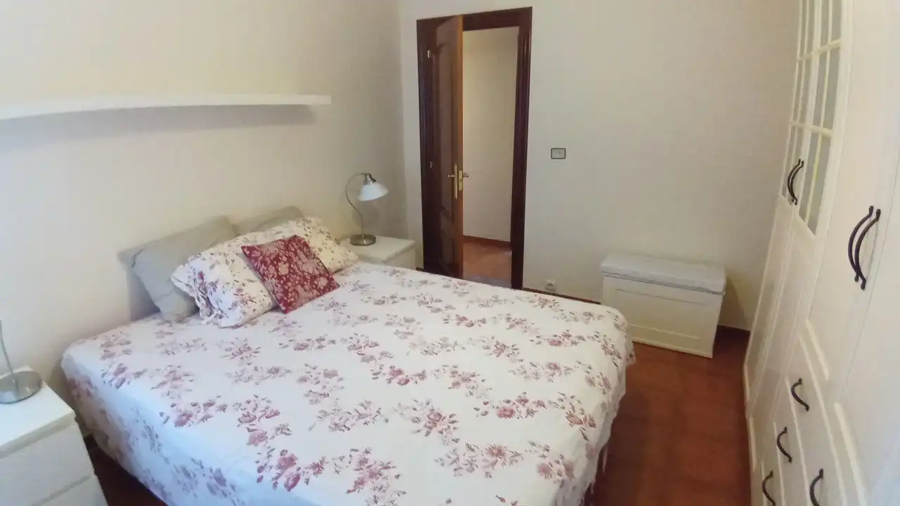 Dormitori de Pis en venda en Sestao  amb Moblat i Balcó