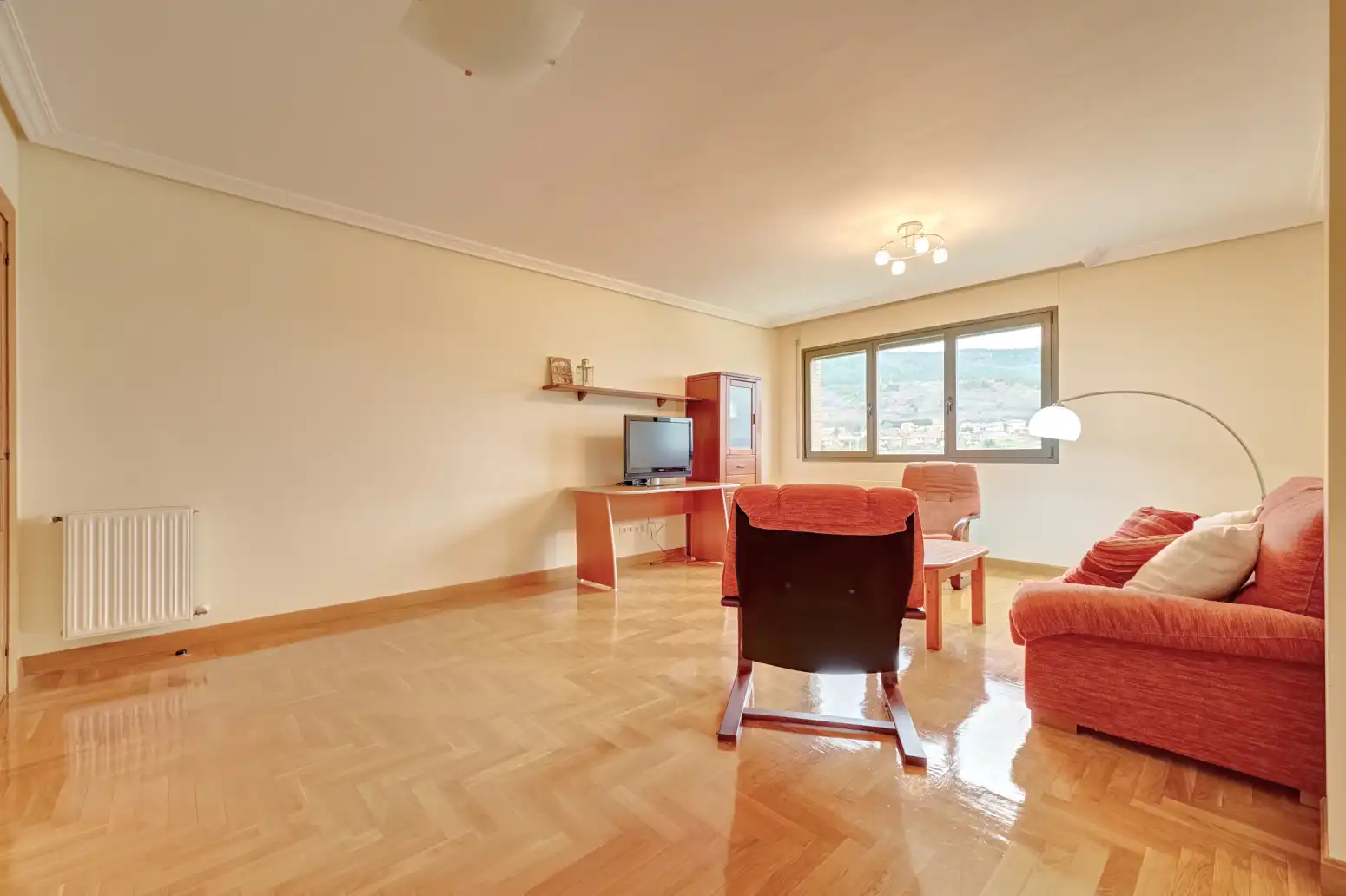 Sala de estar de Piso en venta en Berrioplano / Berriobeiti con Calefacción, Parquet y Trastero