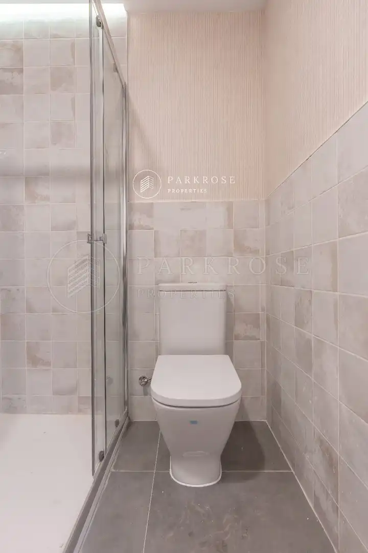 Bathroom of Flat for sale in Madrid  with Air Conditioner, Heating and Terrace