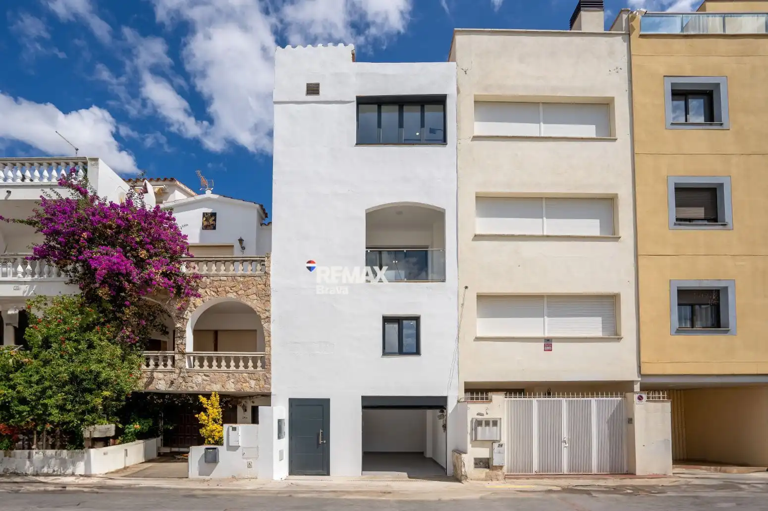 Vista exterior de Casa o xalet en venda en Empuriabrava amb Aire condicionat, Calefacció i Terrassa