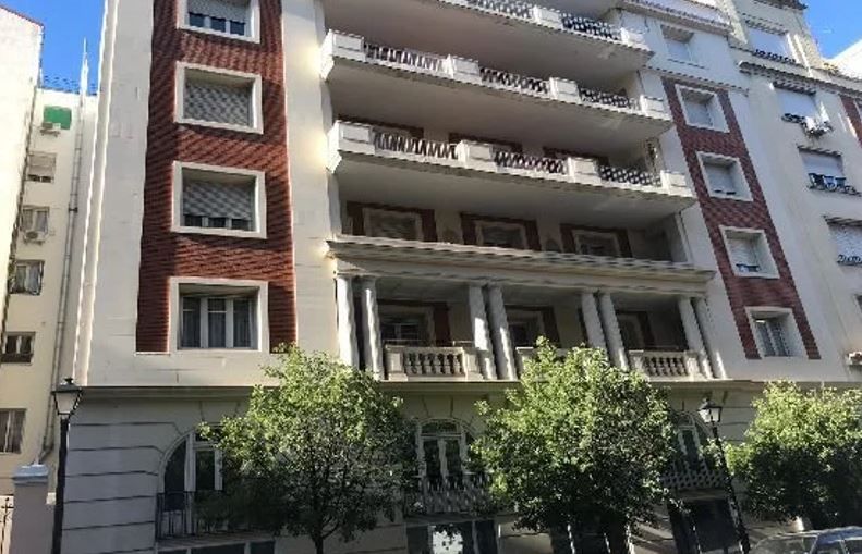 Vista exterior de Local en venda en  Madrid Capital