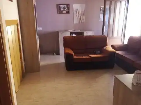 Sala d'estar de Pis de lloguer en Alcañices amb Parquet, Moblat i Balcó