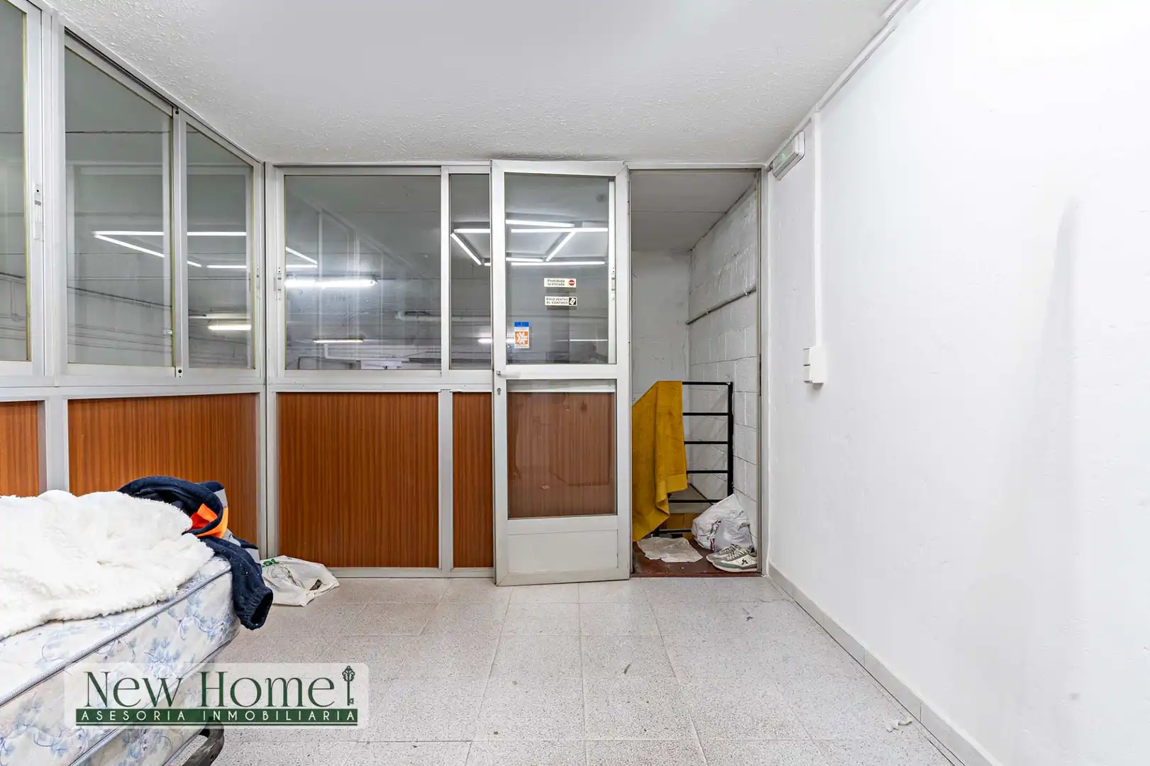 Local comercial en venta en Calle Luis Cernuda