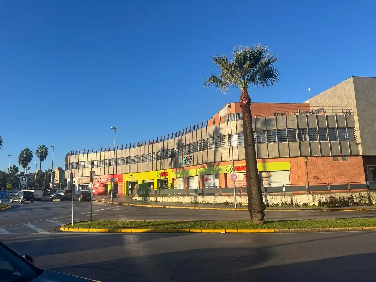 Exterior view of Office for rent in Montequinto  with Air Conditioner and Heating