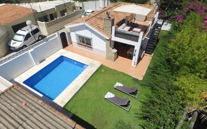 Swimming pool of House or chalet for sale in Fuengirola  with Air Conditioner, Private garden and Terrace