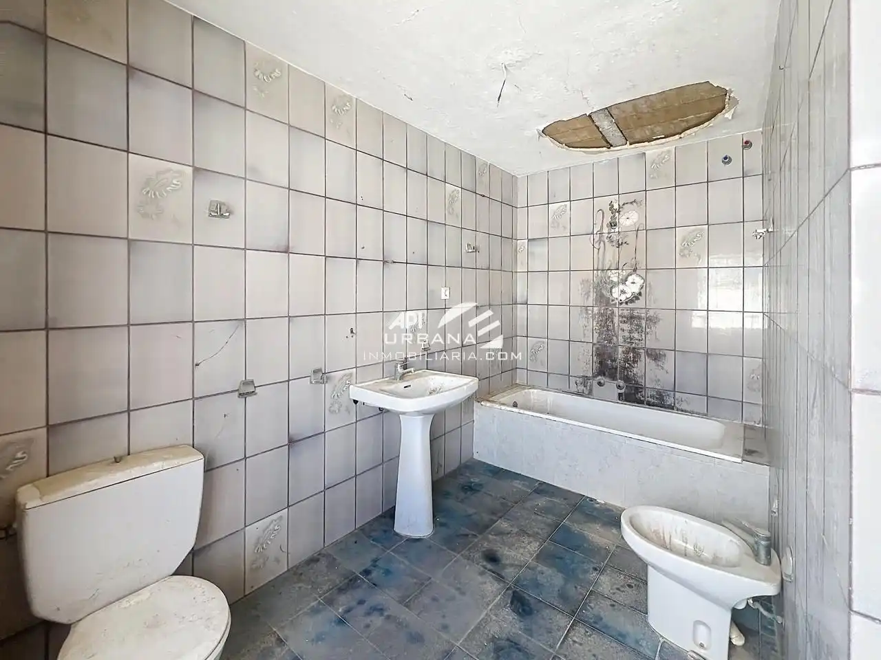 Bathroom of Houses for sale in Puente Genil