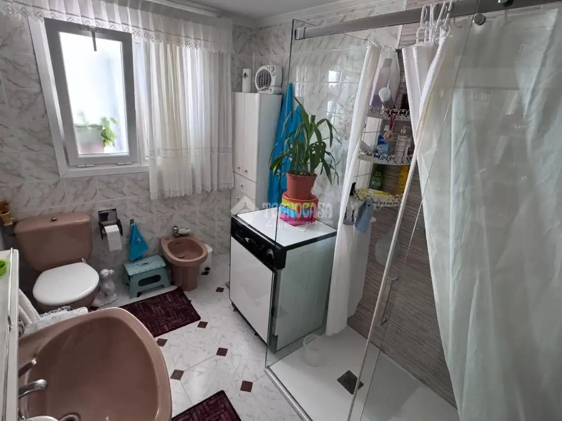 Baño de Piso en venta en León Capital  con Calefacción, Parquet y Trastero