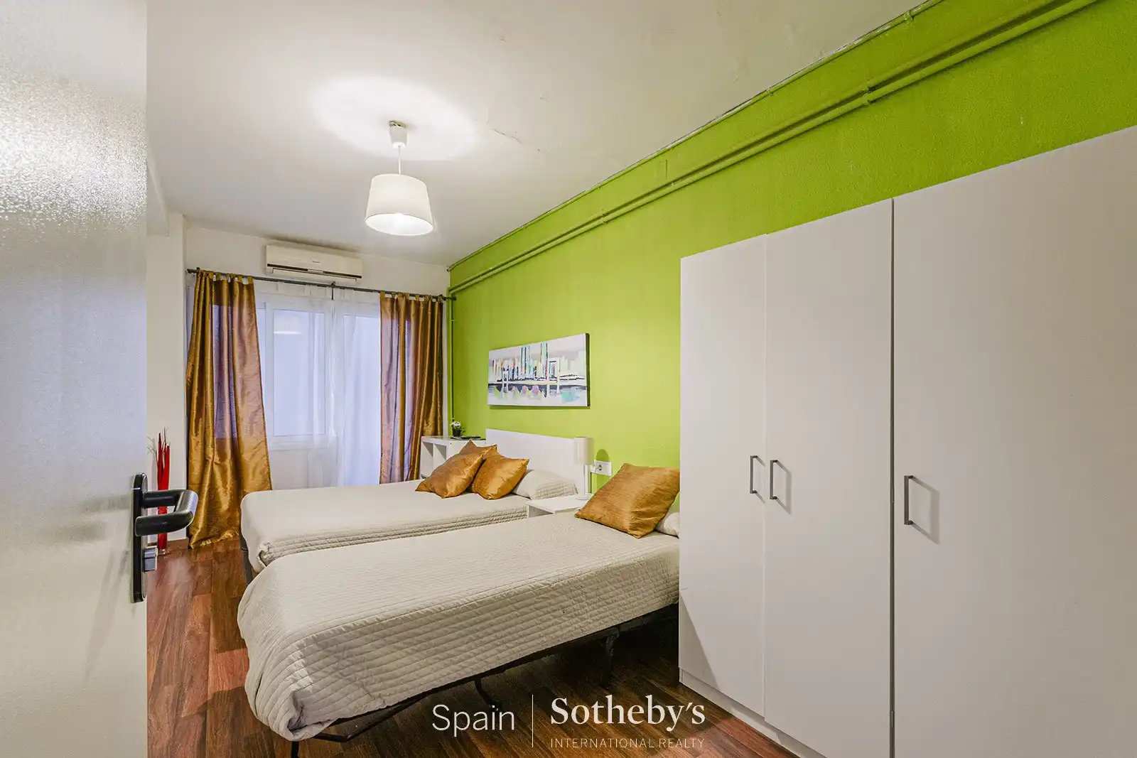 Dormitori de Casa o xalet en venda en Barcelona amb Aire condicionat, Calefacció i Jardí privat