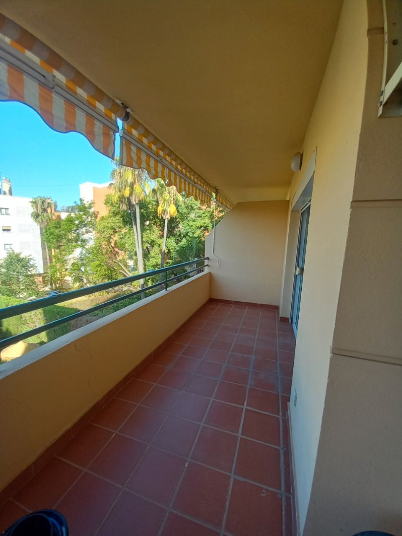 Pis de lloguer a Calle Hernando de Baeza, Pinares de San Antón