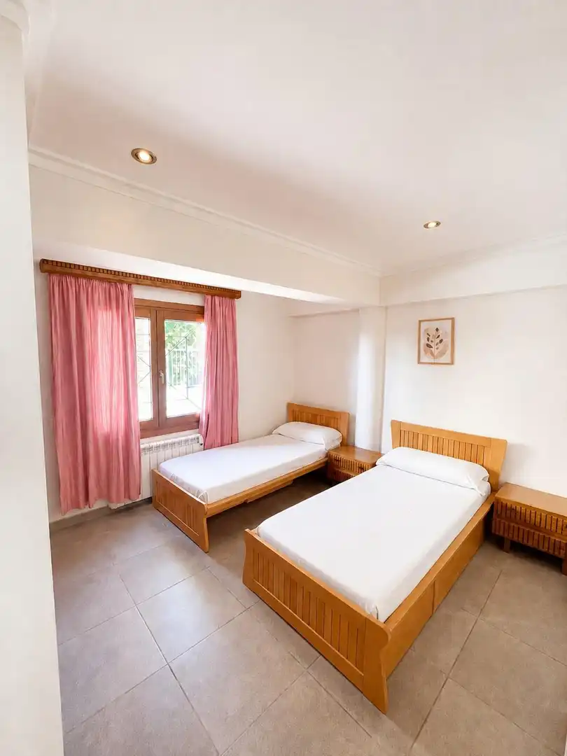 Schlafzimmer von Erdgeschoss zur Miete in Alcúdia mit Klimaanlage, Terrasse und Möbliert