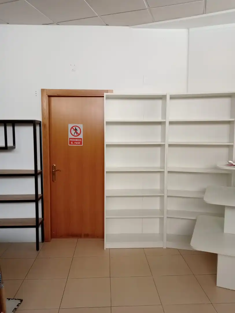 Commercial properties for rent in Avenida Santiago, 17, Negreira
