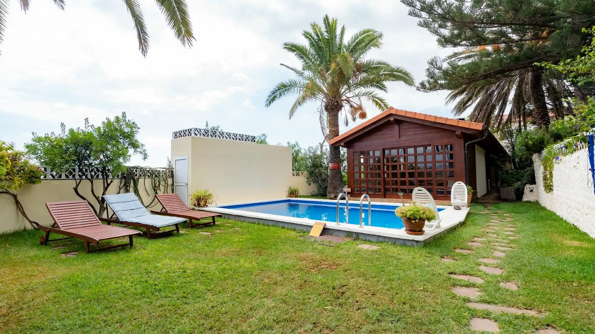 Swimming pool of Buildings for sale in Candelaria