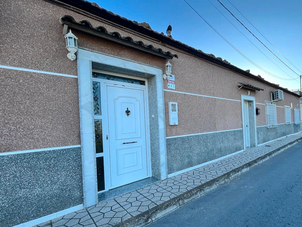 Exterior view of Single-family semi-detached for sale in Granja de Rocamora  with Air Conditioner, Heating and Private garden