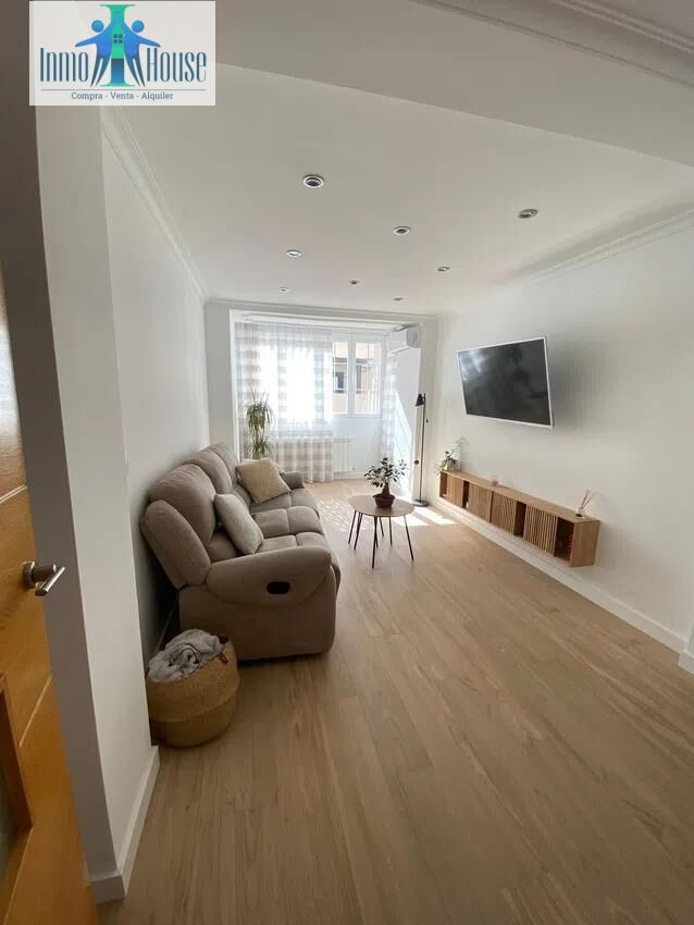 Sala d'estar de Pis en venda en  Albacete Capital amb Aire condicionat, Calefacció i Balcó