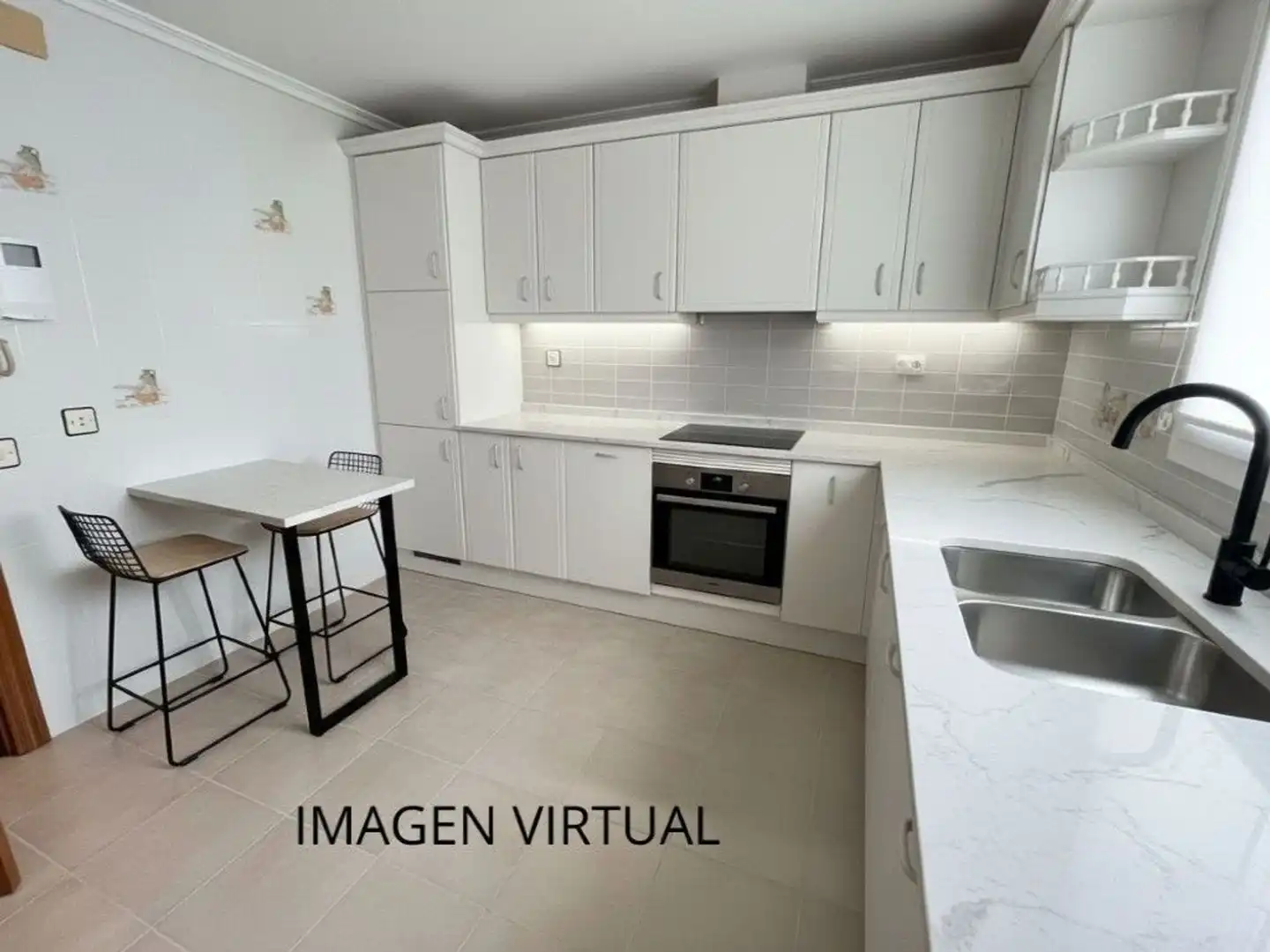 Küche von Wohnung zum Verkauf in Valencia mit Klimaanlage und Privatgarten
