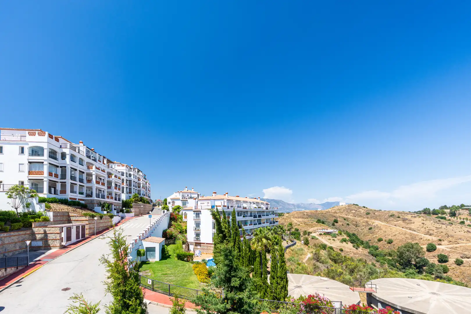 Vista exterior de Ático en venta en Mijas con Aire acondicionado, Terraza y Piscina