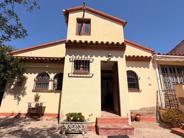 Casa con balcone in vendita a Camí de Terres Cavades 8