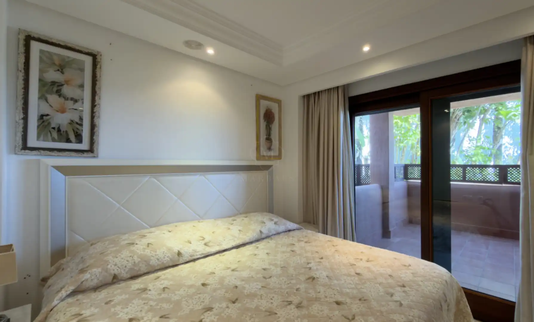 Dormitori de Planta baixa en venda en Estepona amb Aire condicionat, Jardí privat i Terrassa
