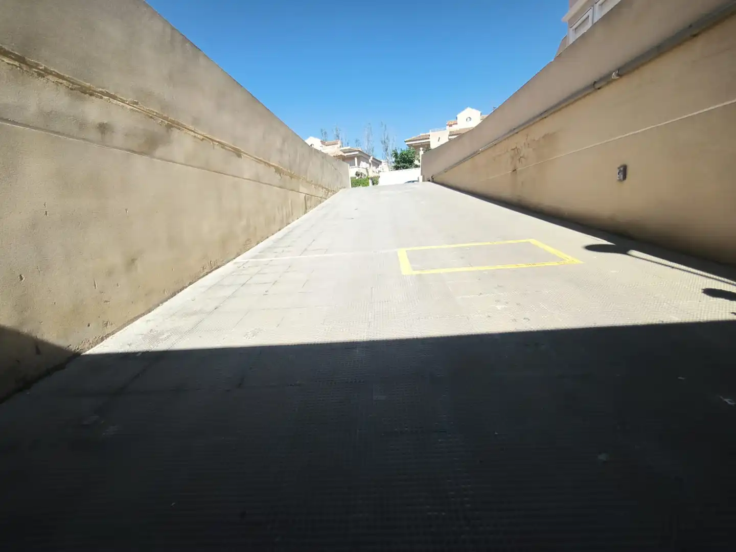 Parkplatz von Wohnung zum Verkauf in Torrevieja mit Klimaanlage, Heizung und Möbliert