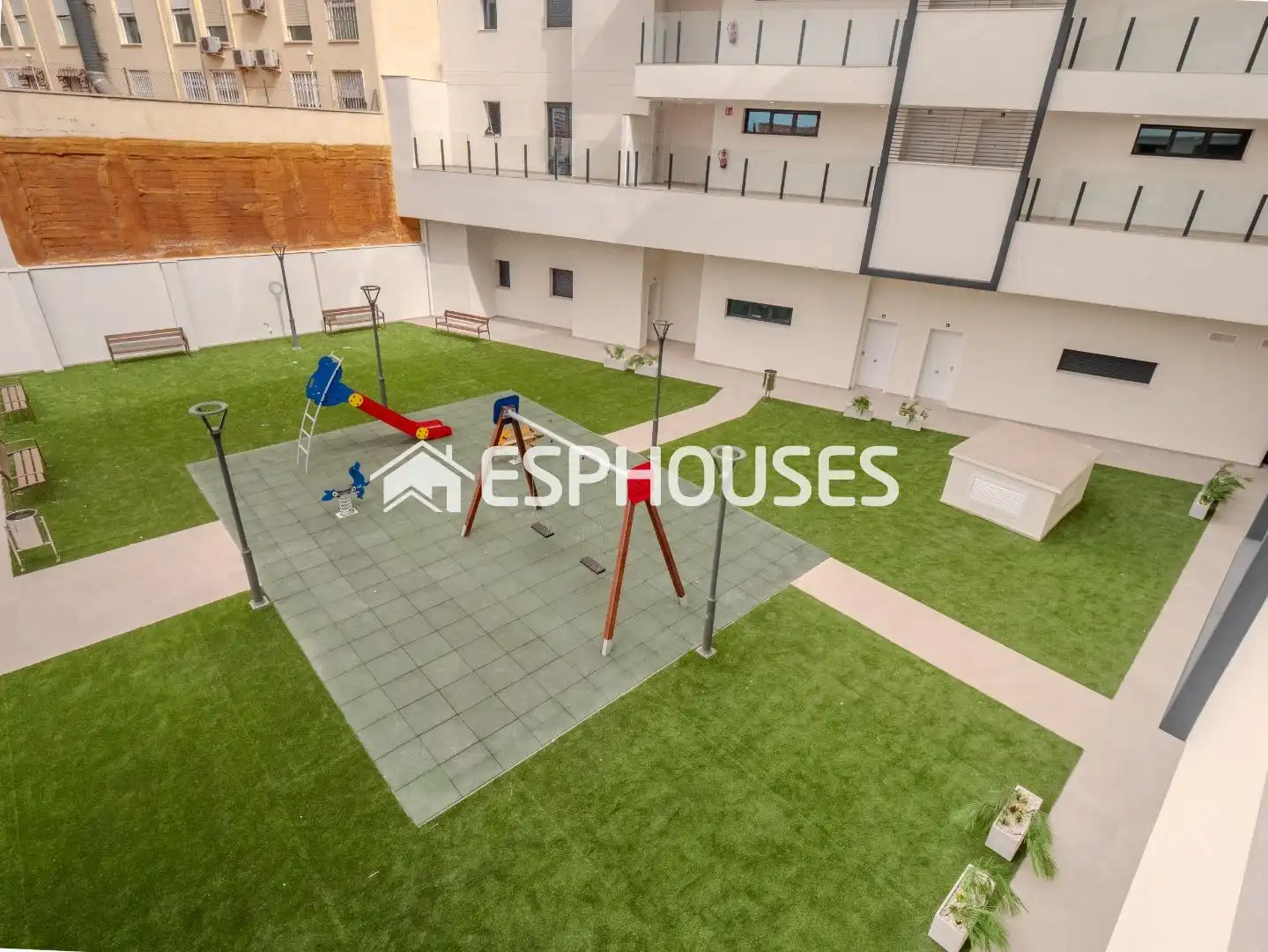 Vista exterior de Piso en venta en Alicante / Alacant con Trastero, Balcón y Piscina comunitaria