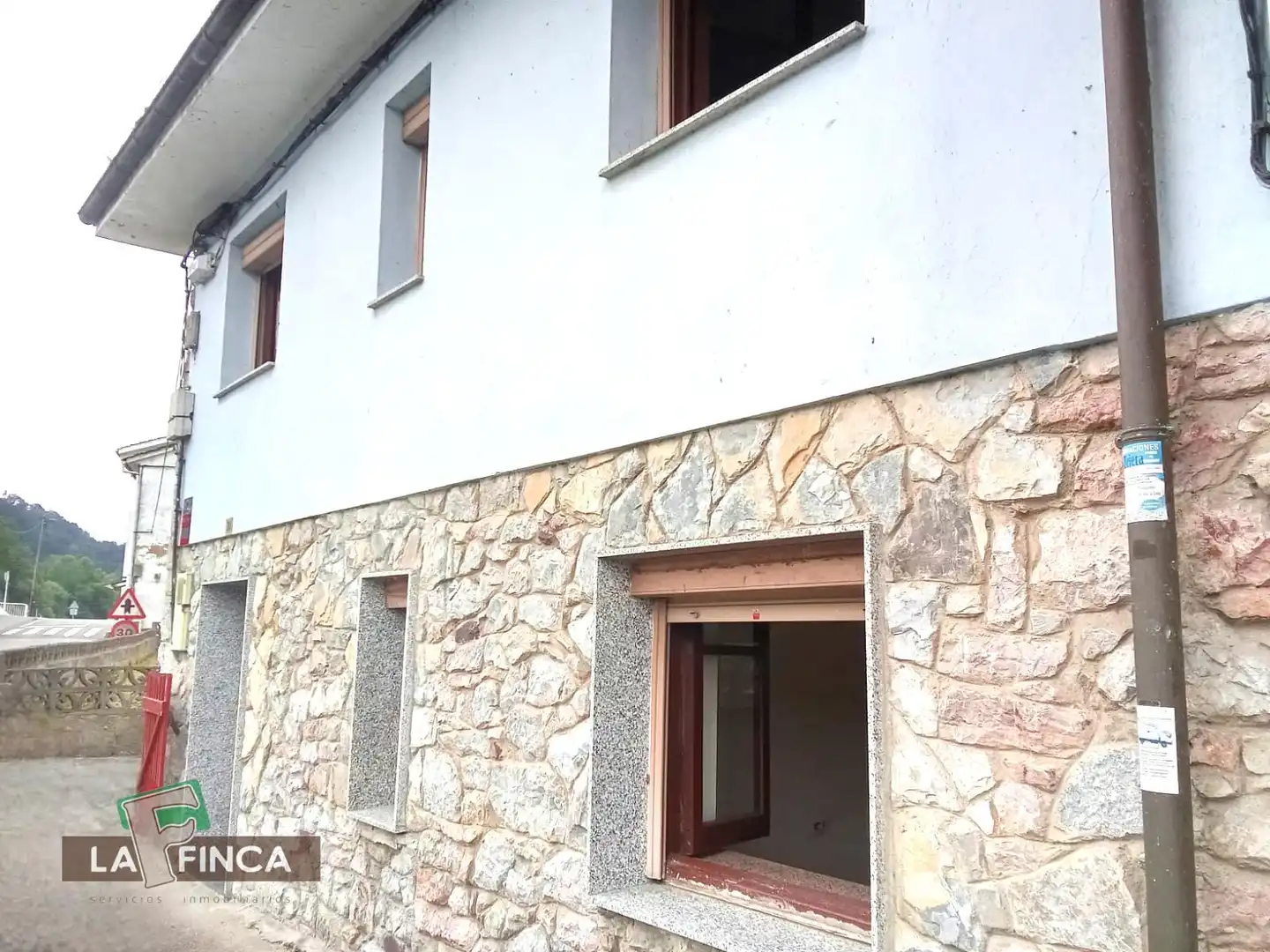 Casa adosada en venda a VEGALENCIA, Ribera de Arriba