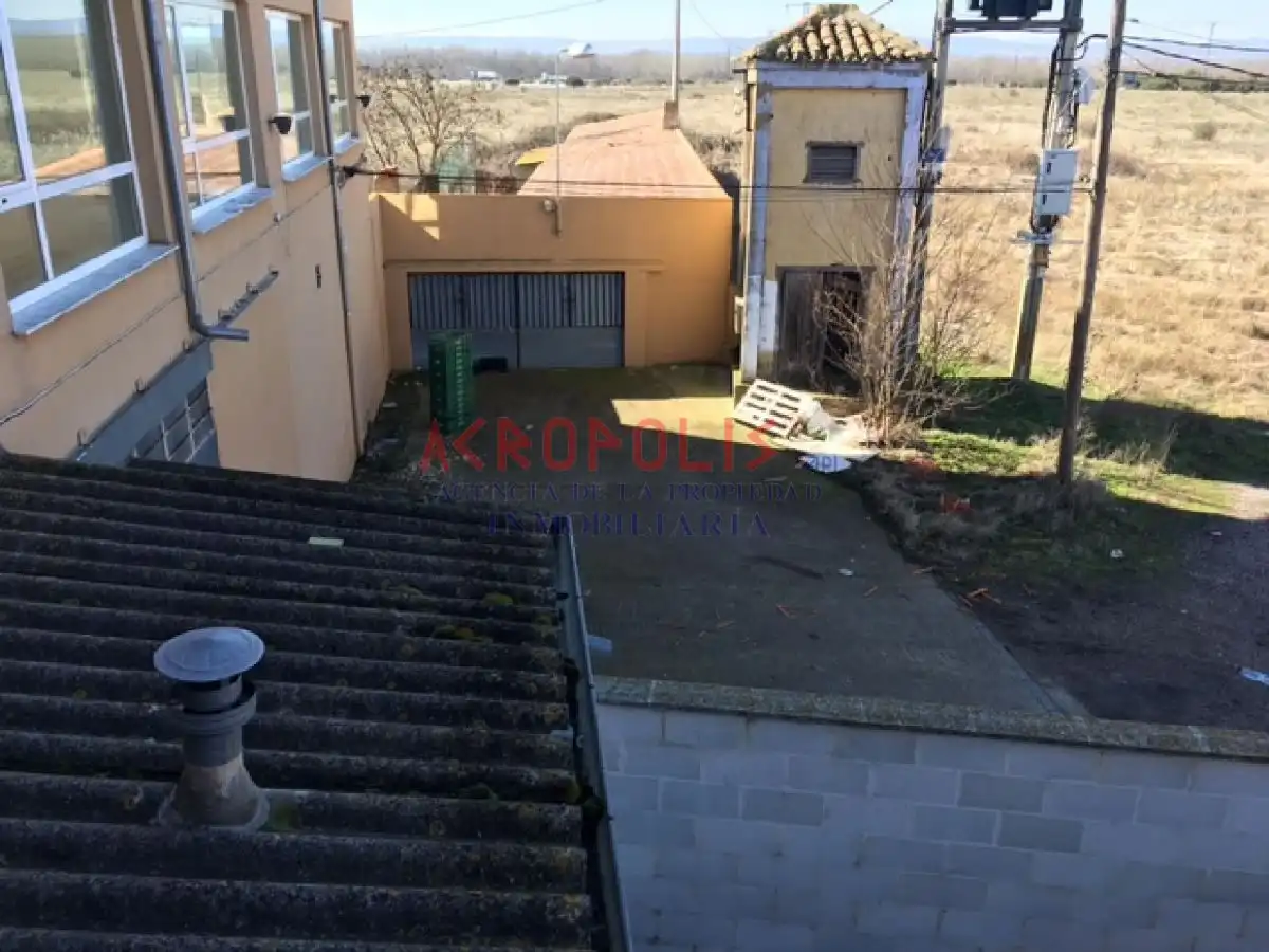 Buildings for sale in Roperuelos del Páramo, León