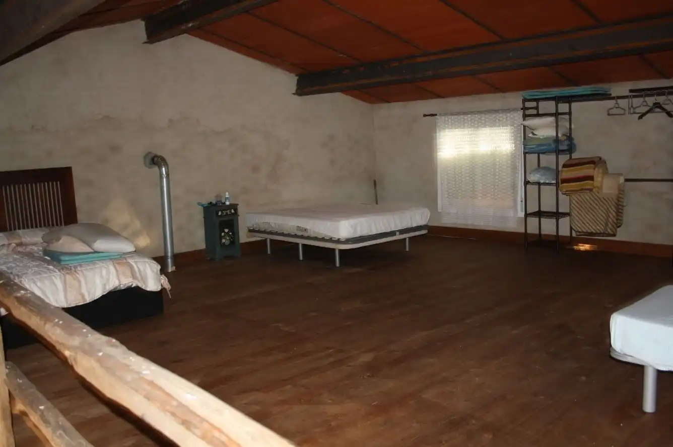 Habitación de Finca rústica en venta en Torremenga con Jardín privado, Terraza y Amueblado