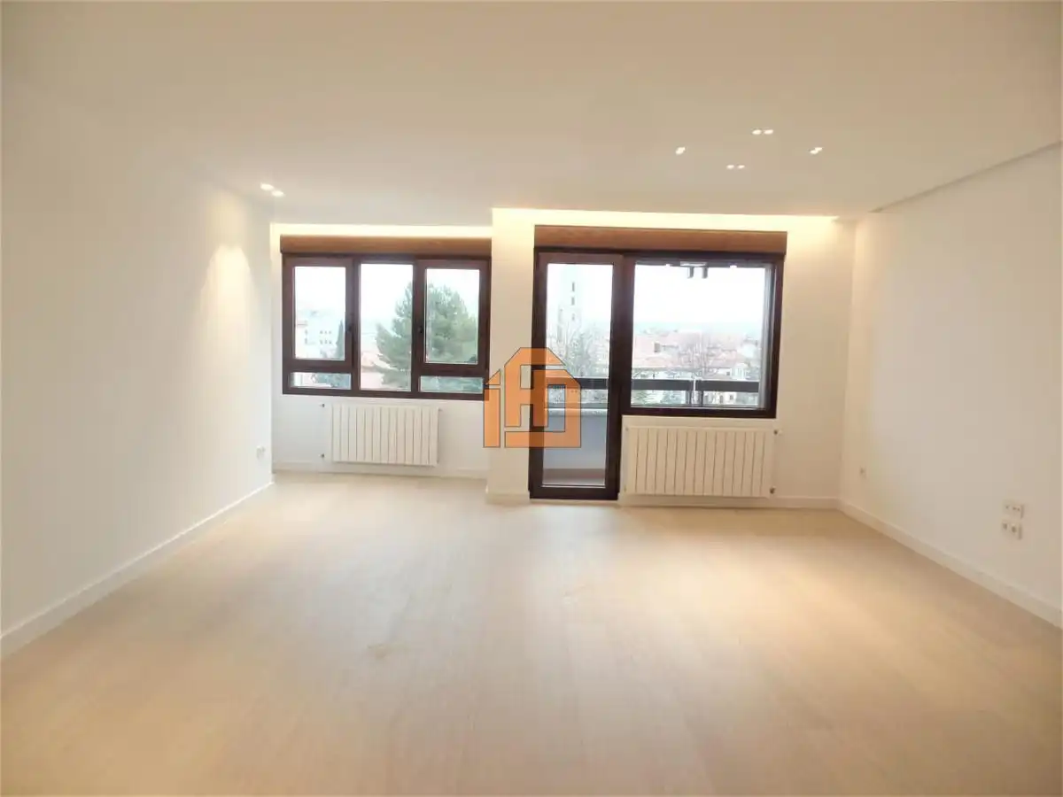 Piso con ascensor en venta en Calle Padre Isla, imagen 6