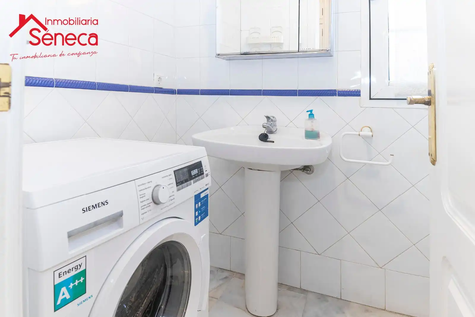 Bathroom of Flat for sale in Córdoba  with Air Conditioner, Heating and Terrace