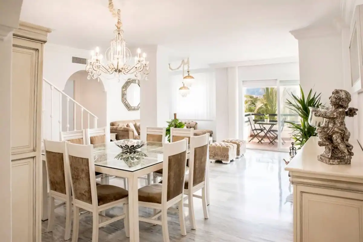 Comedor de Dúplex de alquiler en Marbella con Terraza y Piscina comunitaria