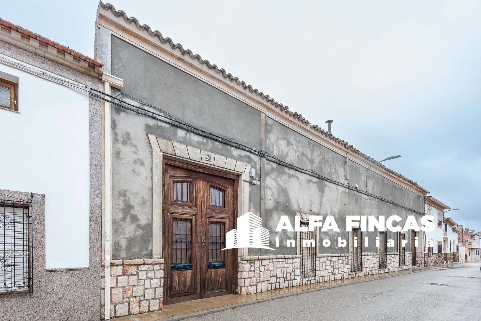 Vista exterior de Casa o xalet en venda en Santa María del Campo Rus amb Jardí privat i Traster